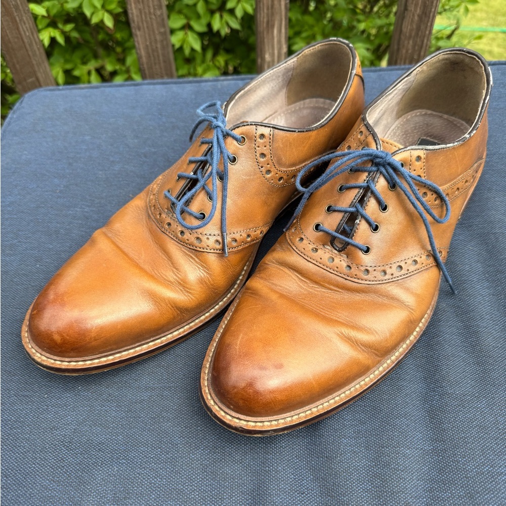 Vintage Winthrop Men's Tan Leather Wingtip Dress Shoes with Blue Laces